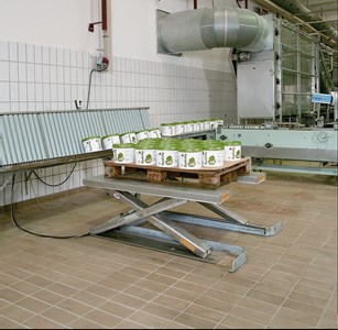 Inoxroll Oy - Ruostumattomat nostopöydät